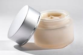 Super Light Gel Oil Free Moisturiser With Hyaluronic Acid + Vitamin E, 200 ML